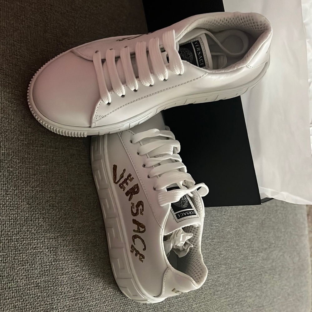 New in box kids Versace sneakers size 2